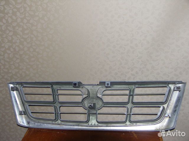 Продам решетку радиатора subaru forester 1999г