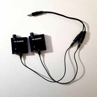 Два усилителя для наушников M-Audio Bass Traveler