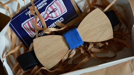 Галстук-бабочка деревянная