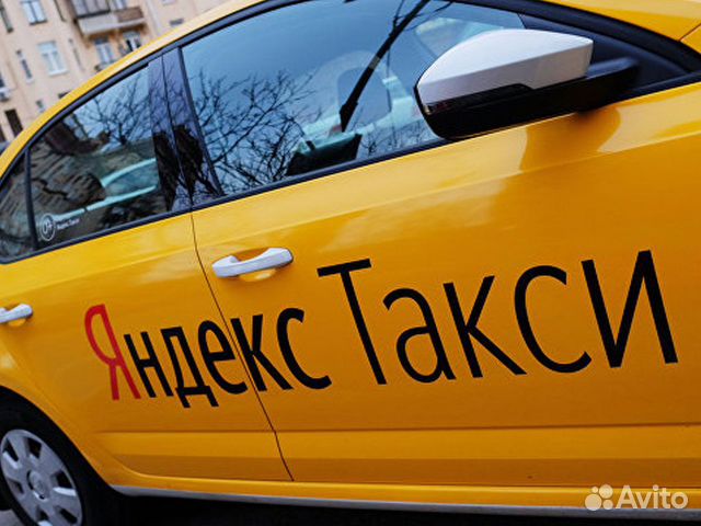 Водитель такси Яндекс с личным авто