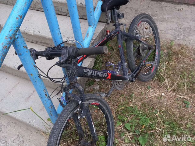 Велосипед весь грязный разломанный