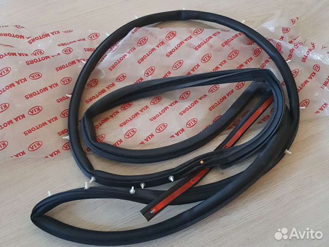 Боковой уплотнитель левой задней двери KIA Rio