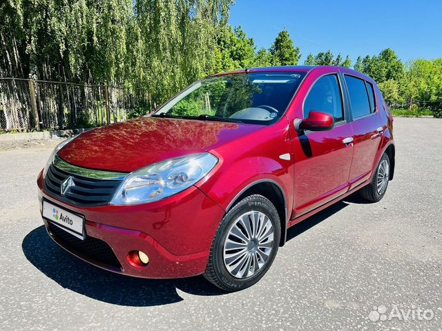 Рено сандеро 2003. Рено весной. Renault sandero stepway без рейлингов. Рено сандеро степвей r17. Рено сандеро 2010 года.