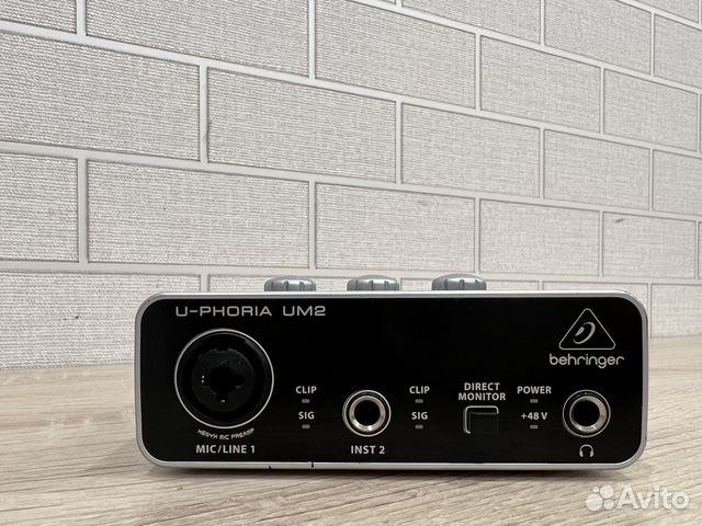 Звуковая карта behringer um2