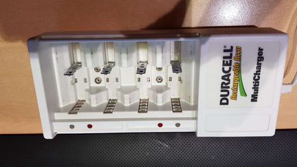 Устройство зарядное Duracell CEF11E