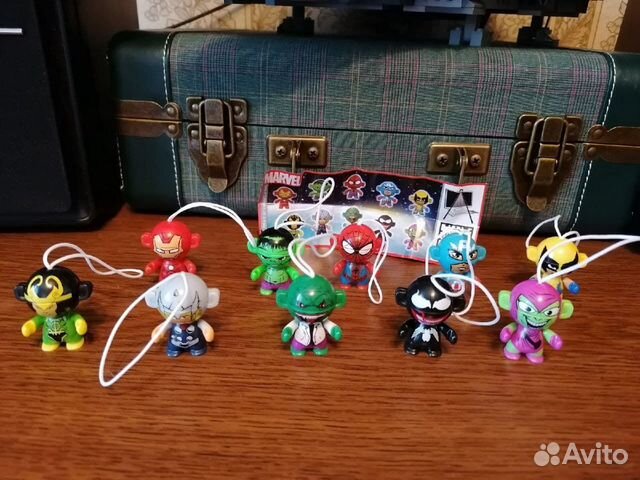 Игрушки из киндера. Супергерои Marvel