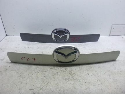 Накладка двери багажника mazda CX 7 2007