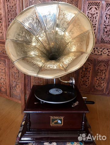 Граммофон с пластинками