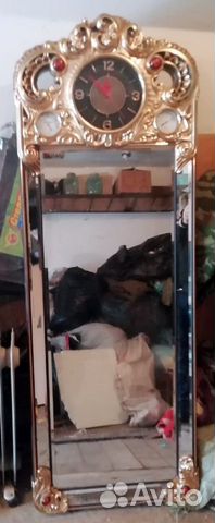 Зеркало с часами