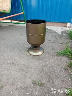 Пустые баллоны из-под фреона. Под баллон с гелием