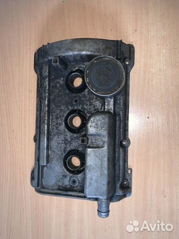 Клапанная крышка левая VW passat B5 /audi A4