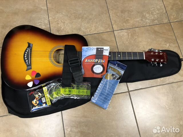 Гитара с комплектом для начинающего