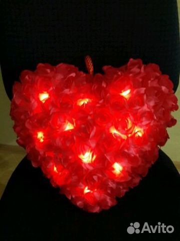 Подушка из 99 роз