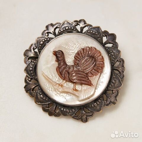 Брошь и кулон круглые с резными лесными птицами