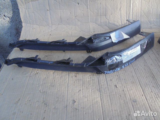 Спойлер переднего бампера правая часть Lexus RX 4