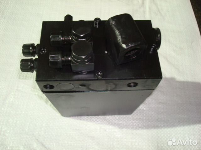 Насос подъема кабины и запасного колеса