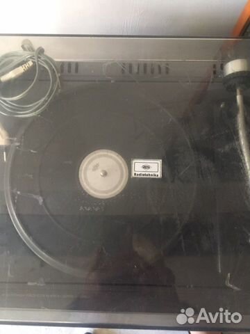 Виниловые пластинки и проигрыватель