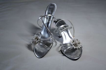 Босоножки женские на каблуке