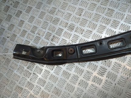 Усилитель бампера Toyota Land Cruiser 200