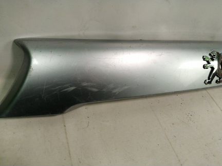 Накладка крышки багажника задняя верхняя Peugeot