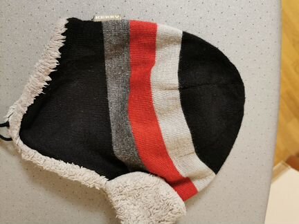 Отдам зимние шапки для мальчика