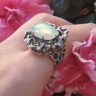 Серебряное кольцо с опалом