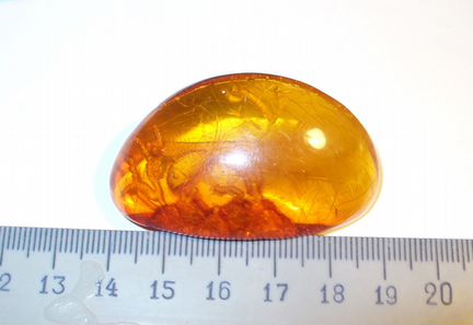 Винтажная брошь из янтаря