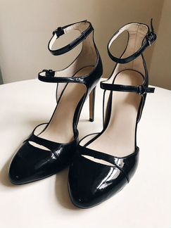 Туфли на каблуке Zara 39 р Черные лакированные