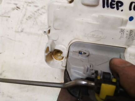 Замок передней правой двери Ауди А4 Б7 (B7 8E)