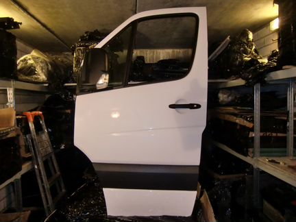 Дверь левая Mercedes Sprinter 906