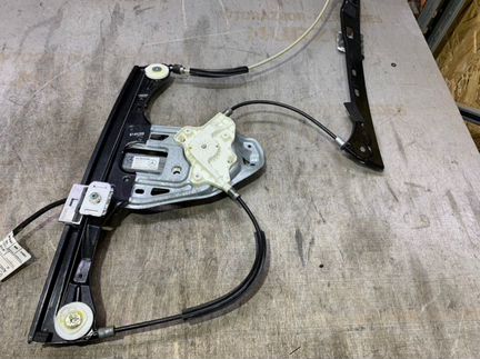 Стеклоподъемник передний левый Mercedes C-Class