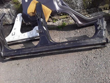 Порог правый Toyota Verso R20 2009-2013