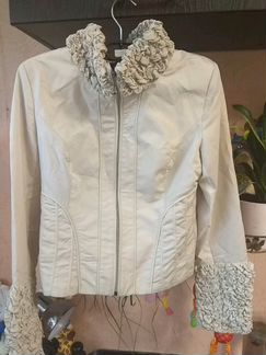 Легкая женская куртка (ветровка)