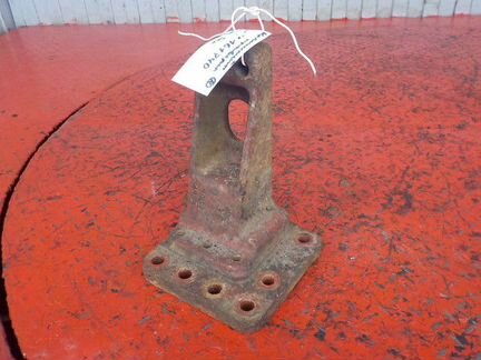 Кронштейн траверсы Ивеко Стралис 500374825