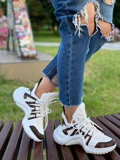 Крутые кроссовки лв