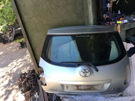 Крышка багажника Тойота Аурис Toyota Auris Серебро