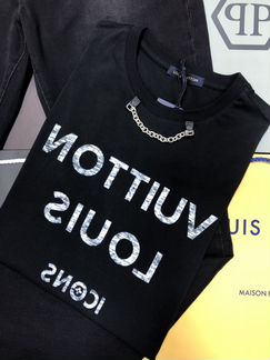 Louis Vuitton чёрная футболка с принтом и цепочкой