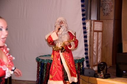 Дед мороз саксофонист на новый год эффектно