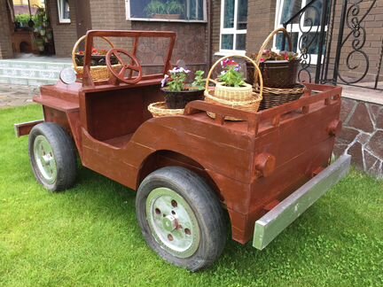 Гигантский джип на Ваш газон