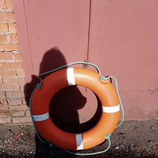 Спасательный круг из пластика