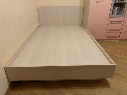 Кровать