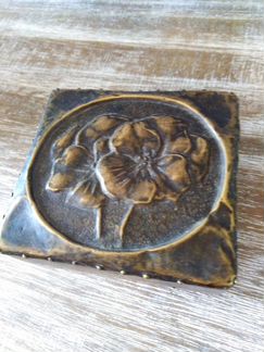 Шкатулка в русском стиле с басменной накладкой