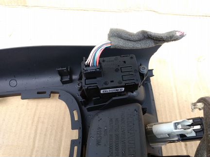 Кнопка ручника Рено Сценик 3