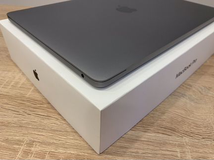 Apple MacBook Pro 13 /2017/ идеальный