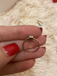 Золотое кольцо с бриллиантом