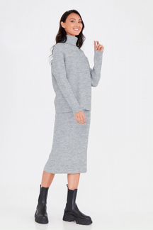 Костюм из вискозы с юбкой