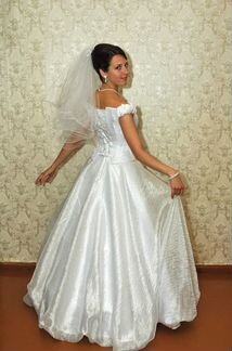 Свадебное платье 42-44 бу