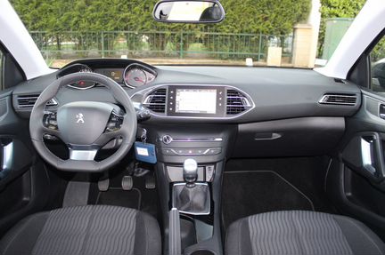 Торпедо / передняя панель Peugeot 308 T9