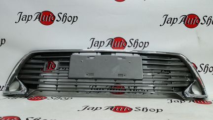 Решетка в передний бампер Toyota Camry 55