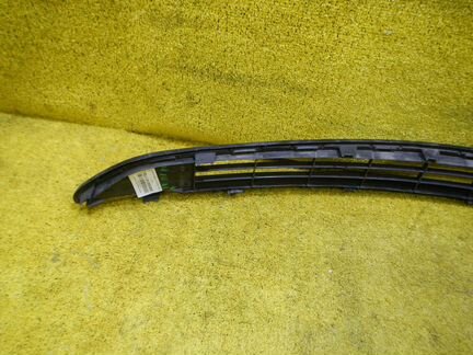 Решетка переднего бампера Toyota RAV 4 CA40 (15-н